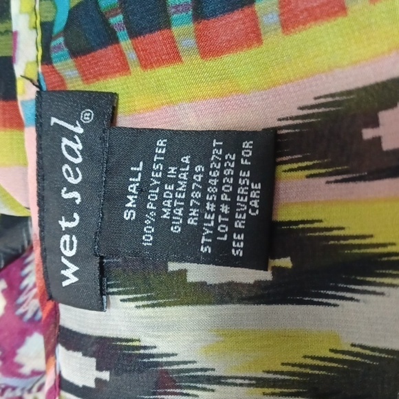 Wet Seal girls top size small in a beautiful multi color polyester - Picture 5 of 5